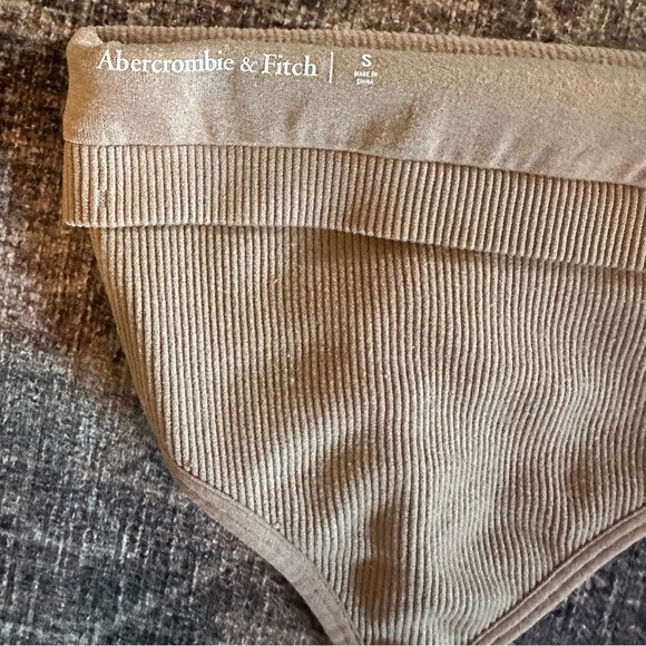 Abercrombie & Fitch Ribbed Tan Crop Top | Women’s S - Picture 5 of 5